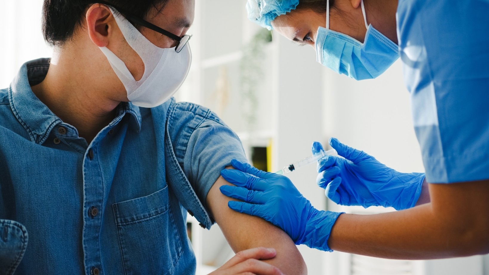 Omicron入侵社區感染風險升！第3劑追加疫苗該打莫德納、BNT還是高端？