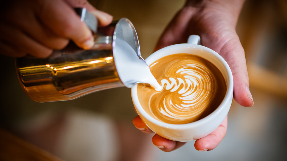 拿鐵比美式健康？ 研究證實：咖啡加牛奶「抗發炎」效果翻倍