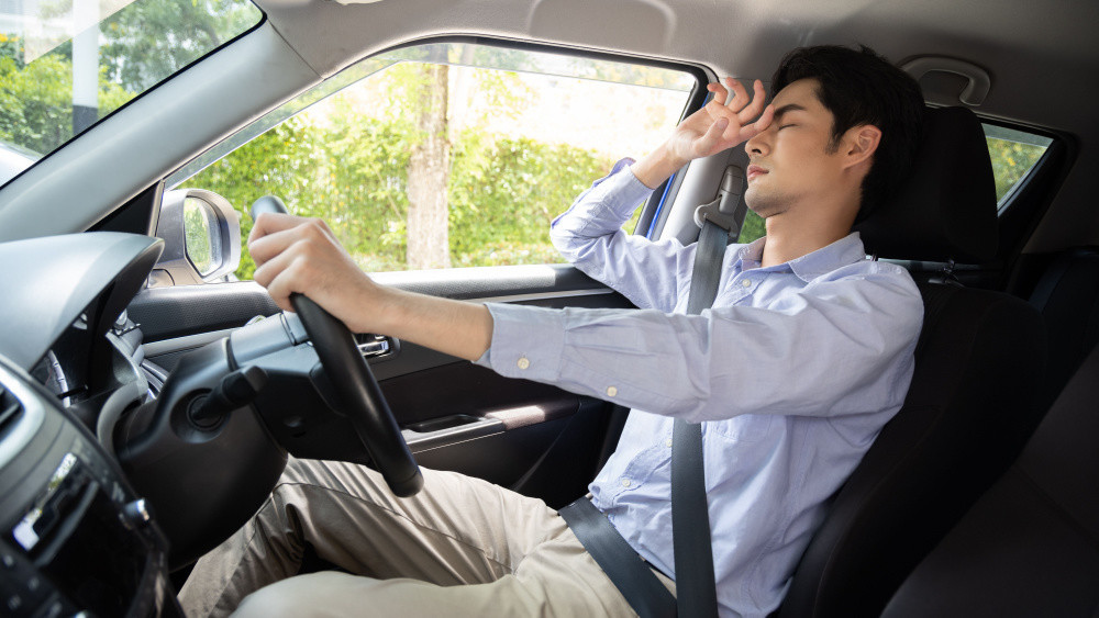 疲勞駕駛危險程度「堪比酒駕」？ 研究：整夜沒睡最危險！ 肇事率暴增15倍