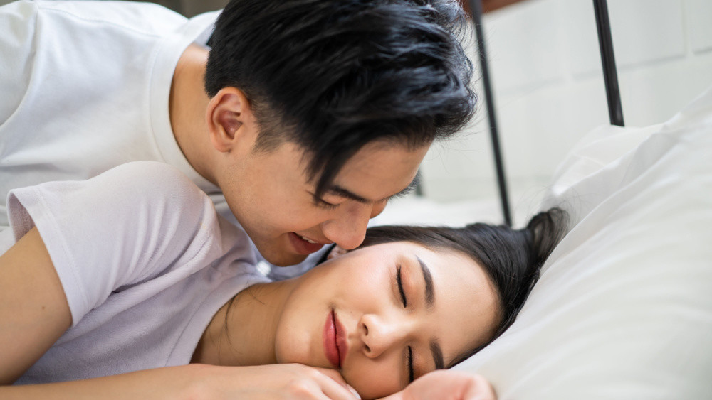 夜間「自慰」可以幫助睡眠嗎？  研究曝真相：沒用！  除非與伴侶發生「性行為」
