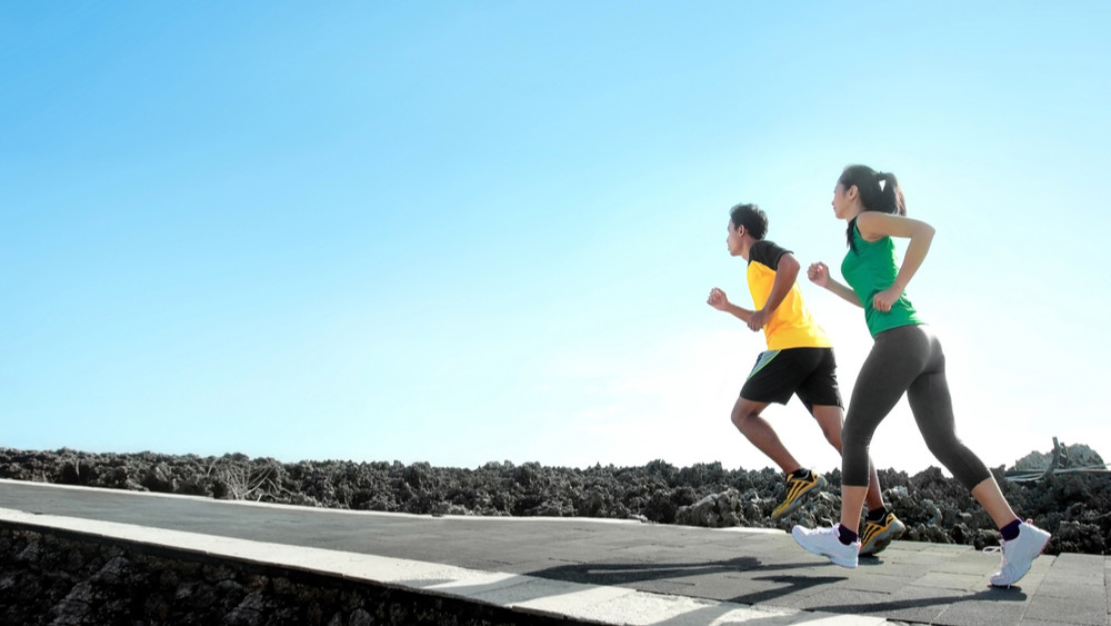 跑步容易傷膝蓋、壞關節？  醫破解3大迷思：「不運動」才是關節退化禍首！