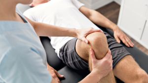 膝蓋卡卡是「關節退化」前兆？  藥師曝關節保養「3大訣竅」要學會
