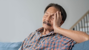 長輩白天打瞌睡、出現退化性行為？ 醫：當心睡眠呼吸中止症增加阿茲海默症風險