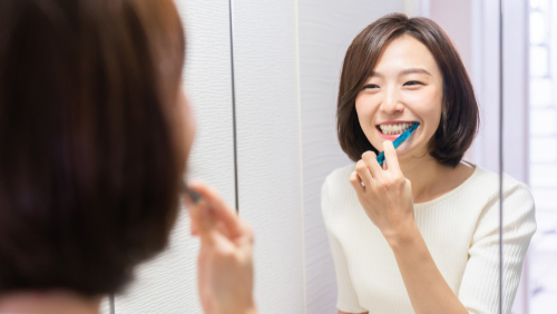 牙刷用太久當心「牙周病」上身？  牙醫師揭「不傷牙齦」正確刷牙法！