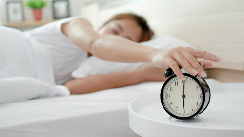 不只睡太少傷身！  跨國研究證實：睡眠時間超過9小時  中風機率飆漲1倍