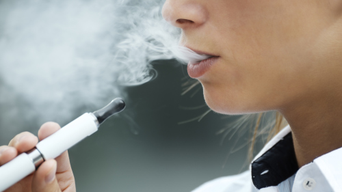 抽電子煙更健康？  研究打臉：導致「4器官」嚴重發炎、「2種口味」最毒