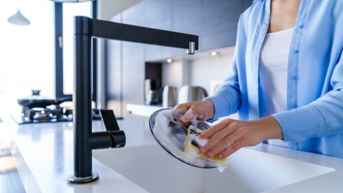 洗碗精有無「抗菌成份」根本沒差？  專家打臉3迷思：洗起來沒有比較乾淨！