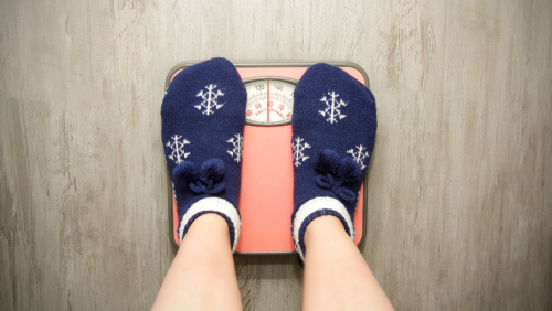 為何冬天更容易變胖？  心理師揭曉「3大真實原因」：體態有變化根本超正常